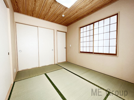 その他内観　リビング横の和室は、扉を開放すると開放的な空間になります。