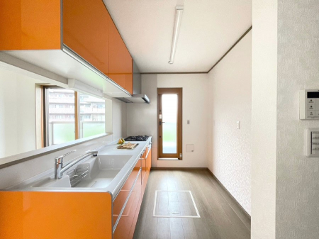 Lb`@-kitchen-@  IɁAyIVXeLb`   a