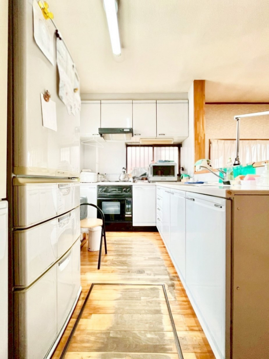 �L�b�`���@���r���O�����n����l�C�̃J�E���^�[�L�b�`���B �Ƒ��������Ȃ���Ǝ������邱�Ƃ��ł��܂��B