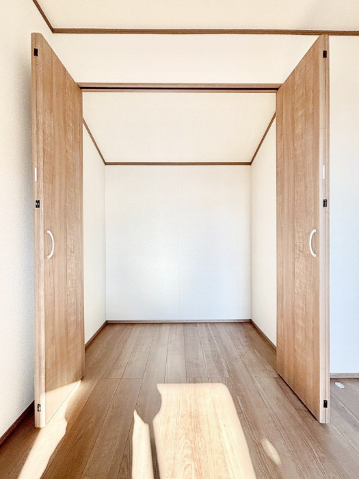 ���[�@�m���̃N���[�[�b�g�B���s��������̂Ō���̈ߗނ�����������܂�܂��B