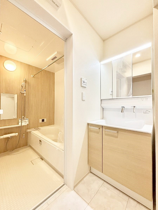 ���̑��@���ʏ��͂�Ƃ�̂���X�y�[�X�ŁA�g�x�x�������̃X�L���P�A���S�ɗ]�T�������Ăł������ł��B