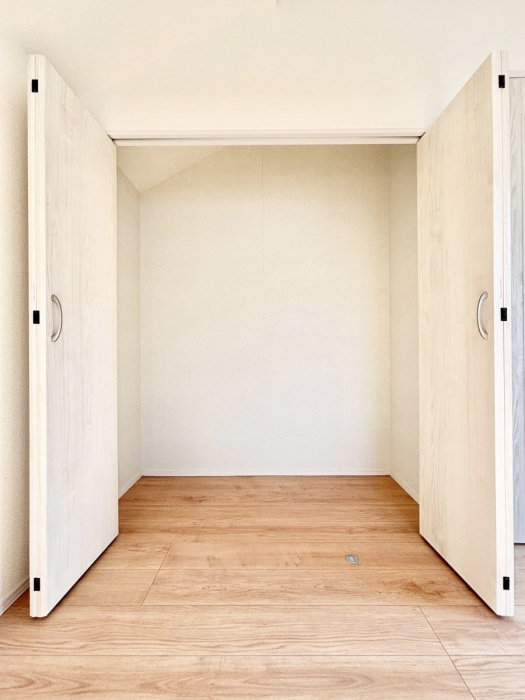 ���[�@�m���̃N���[�[�b�g�B���s��������̂Ō���̈ߗނ�����������܂�܂��B