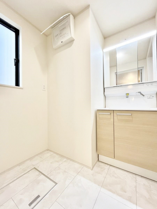 ̑@Ă̂ŎC̑ꏊłC\s܂B̐gxxCǂI