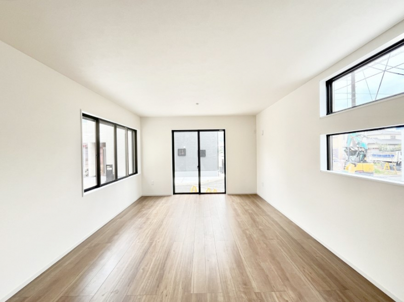 ̑ρ@Ƒ̏Ί炪RƐ܂ĂAȕ͋C̃_CjOɎdオĂ܂B