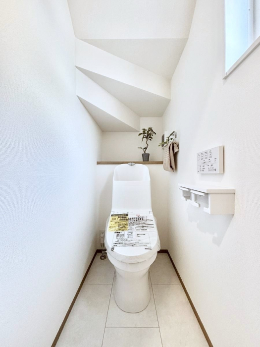 �g�C���@�g�C����1�K��2�K���ꂼ��ɔz�u����Ă��ĂƂĂ��֗��ł��B 