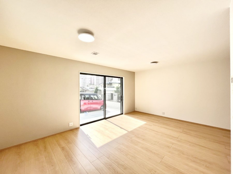 ̑ρ@Ƒ̏Ί炪RƐ܂ĂAȕ͋C̃_CjOɎdオĂ܂ 