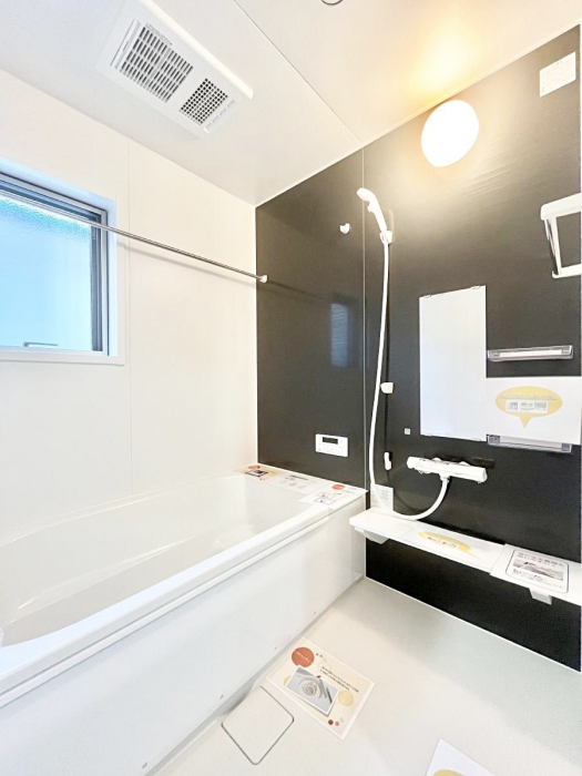 �����@���������̂���_�[�N�J���[����ɂ����o�X���[����1���̔������t���b�V���I