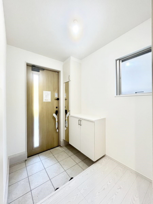 ���ց@�K���X�X���b�g�̓��������փh�A�������Ɍ���͂��Ă���܂�