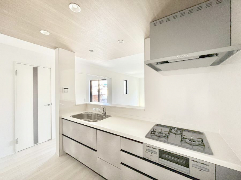 �L�b�`���@���r���O�ŗV�Ԃ��q�l�������Ȃ��炨�������ł���ΖʃL�b�`���B  