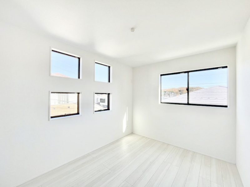 �Q���@�g���₷���`�Ńx�b�g��Ƌ�̒u�����ɂ����邱�Ƃ�����܂���B   