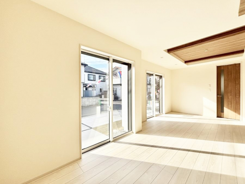 ���r���O�@�傫�ȑ����炽���Ղ�̗z���ƕ����������郊�r���O