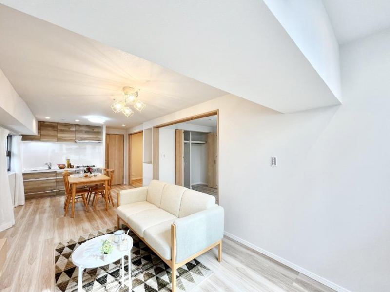 ���r���O�@�J��������16.7���̃��r���O�I���邢�z�������荞�ތe���̋�Ԃł��I