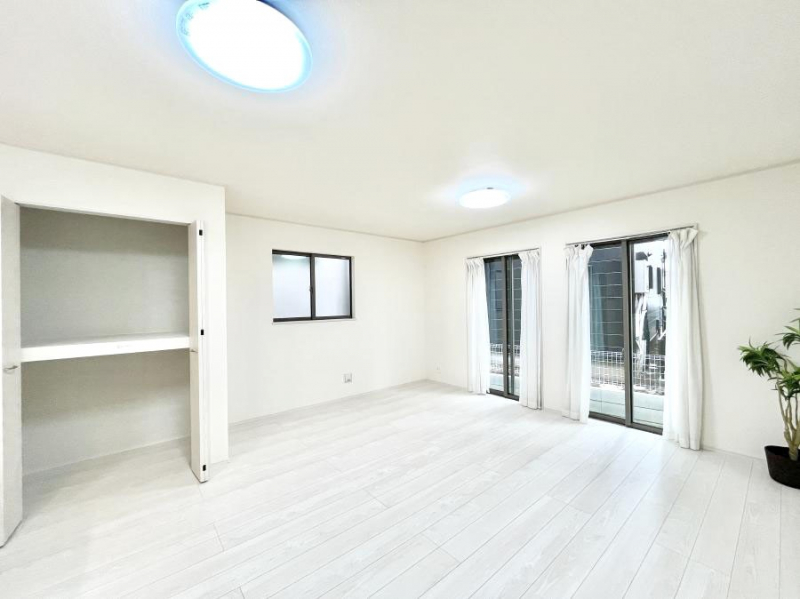 ���r���O�@�傫�ȑ����炽���Ղ�̗z���ƕ����������郊�r���O