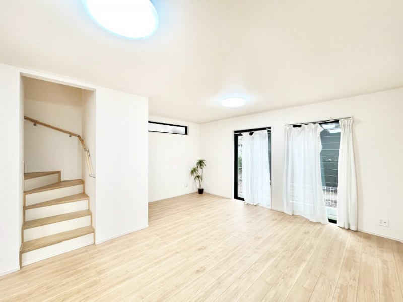 ���̑����ρ@�Ƒ��Ƃ̃R�~���j�P�[�V�������[�܂郊�r���O�C���K�i���̗p�����_�C�j���O