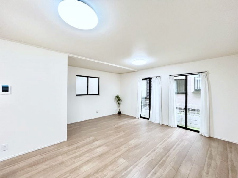 ���r���O�@�傫�ȑ����炽���Ղ�̗z���ƕ����������郊�r���O