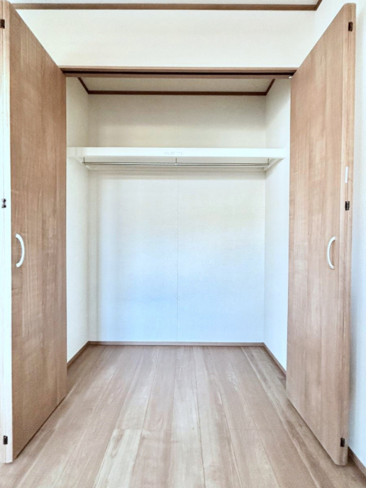 ���[�@�m���̃N���[�[�b�g�B���s��������̂Ō���̈ߗނ�����������܂�܂��B