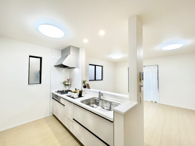 �L�b�`���@���������Ȃ���ł����Ƒ��Ƃ̉�b���y���߂�ΖʃL�b�`��