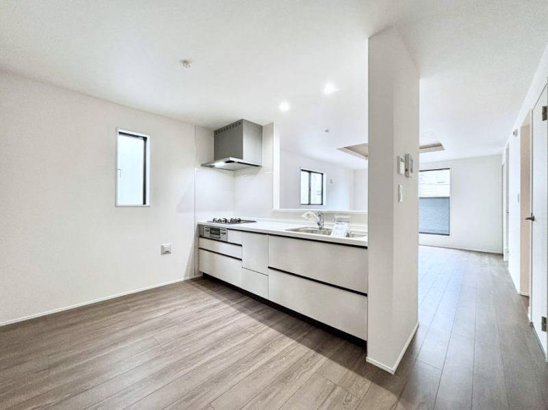 �L�b�`���@���r���O�ŗV�Ԃ��q�l�������Ȃ��炨�������ł���ΖʃL�b�`���B  