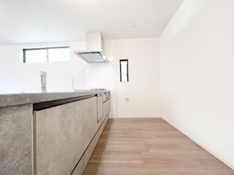 �L�b�`���@�u�₩�ȕ����ʂ蔲����L�b�`���B��������̂Ŗ��邭���C�ɂ��𗧂��܂��B