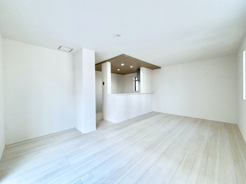 ���r���O�@�傫�ȑ����炽���Ղ�̗z���ƕ����������郊�r���O