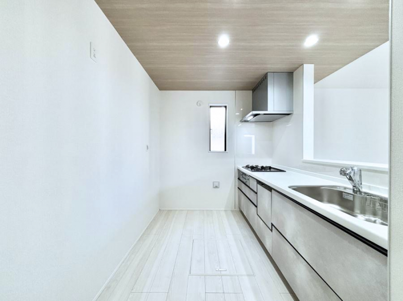 �L�b�`���@�u�₩�ȕ����ʂ蔲����L�b�`���B��������̂Ŗ��邭���C�ɂ��𗧂��܂��B