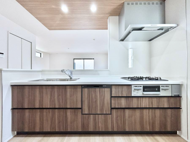 �L�b�`���@�u�₩�ȕ����ʂ蔲����L�b�`���B��������̂Ŗ��邭���C�ɂ��𗧂��܂��B�@