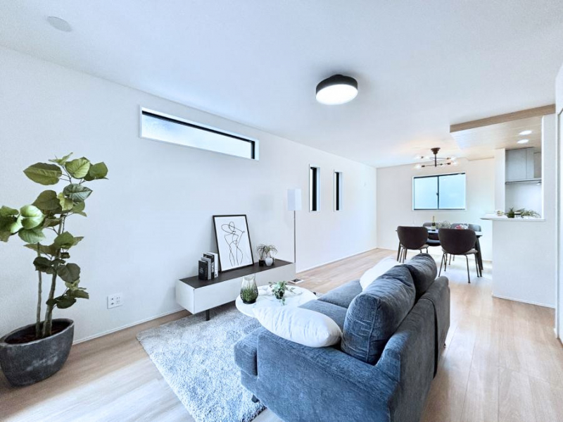 ���r���O�@���邢�z���������A�����̕��͋C�ɖ�������郊�r���O�E�_�C�j���O�B 