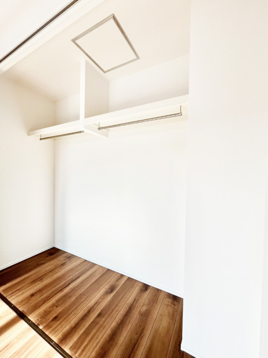 ���[�@�m���̃N���[�[�b�g�B���s��������̂Ō���̈ߗނ�����������܂�܂��B