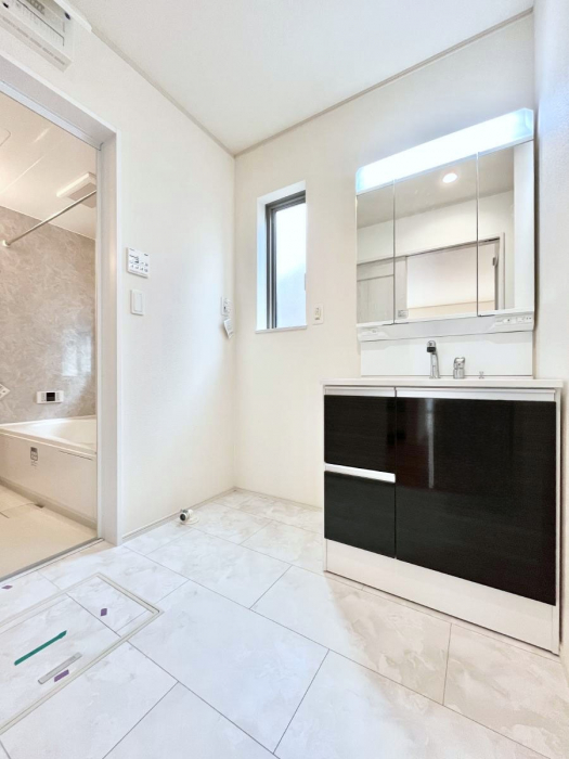 ̑@Ă̂ŎC̑ꏊłC\s܂B̐gxxCǂI