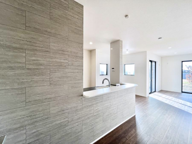 ���r���O�@���邢�z���������A�����̕��͋C�ɖ�������郊�r���O�E�_�C�j���O�B 