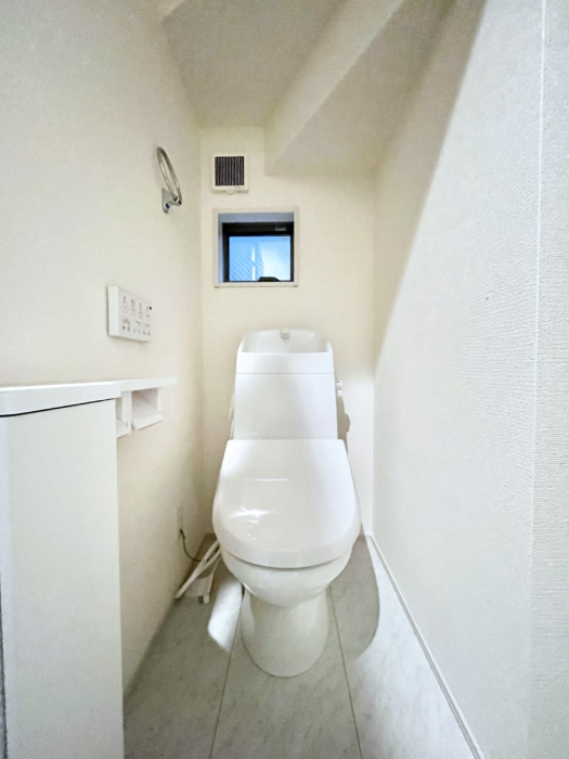 �g�C���@�g�C����1�K��2�K���ꂼ��ɔz�u����Ă��ĂƂĂ��֗��ł��B 