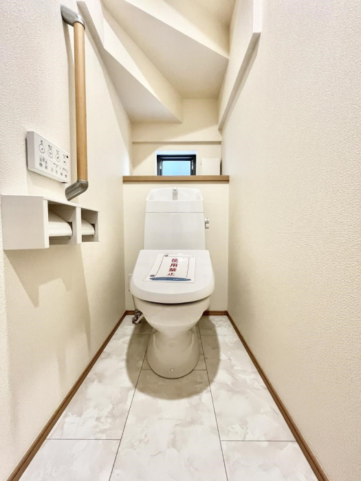 �g�C���@�g�C����1�K��2�K���ꂼ��ɔz�u����Ă��ĂƂĂ��֗��ł��B 