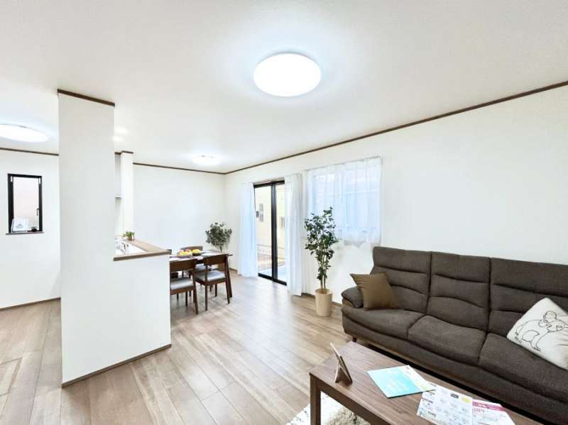 ���r���O�@���邢�z���������A�����̕��͋C�ɖ�������郊�r���O�_�C�j���O