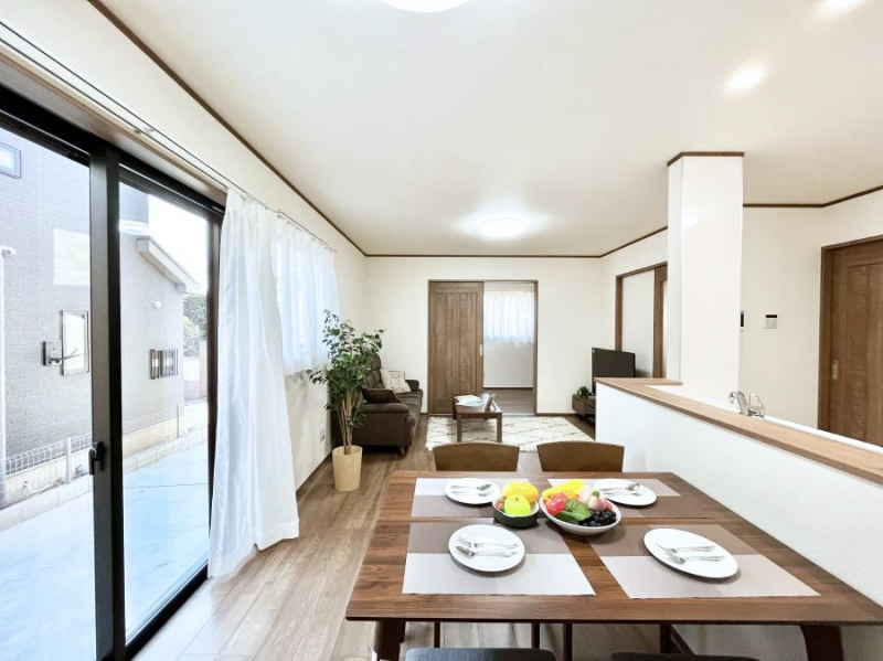 ���̑����ρ@�Ƒ��̏Ί炪���R�Ɛ��܂�Ă���A����ȕ��͋C�̃_�C�j���O�Ɏd�オ���Ă��܂� 