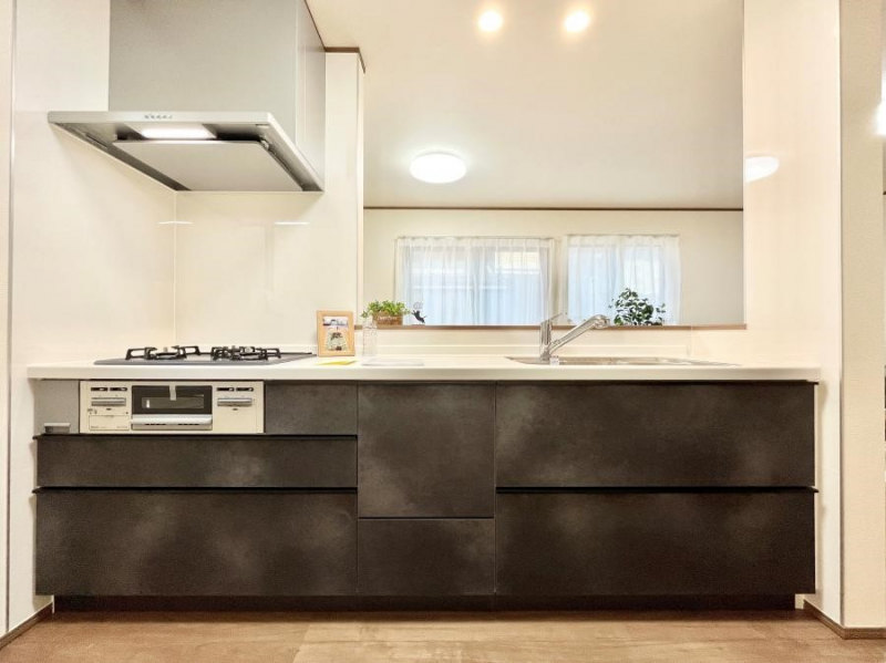 �L�b�`���@���r���O�����n����l�C�̃J�E���^�[�L�b�`���B �Ƒ��������Ȃ���Ǝ������邱�Ƃ��ł��܂��B