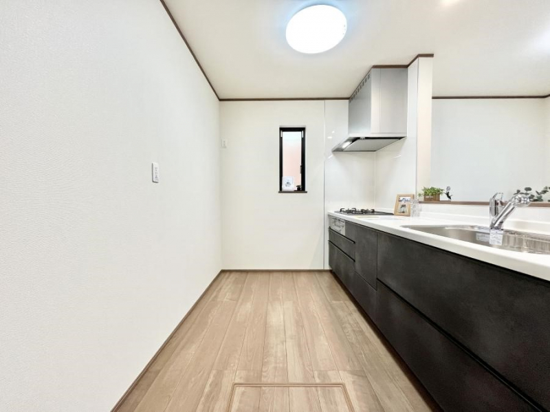 �L�b�`���@�u�₩�ȕ����ʂ蔲����L�b�`���B��������̂Ŗ��邭���C�ɂ��𗧂��܂��B