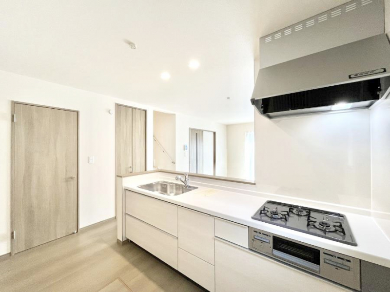 �L�b�`���@���������Ȃ���ł����Ƒ��Ƃ̉�b���y���߂�ΖʃL�b�`��