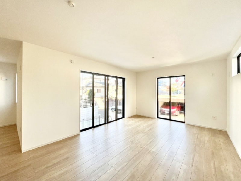 ���r���O�@�傫�ȑ����炽���Ղ�̗z���ƕ����������郊�r���O