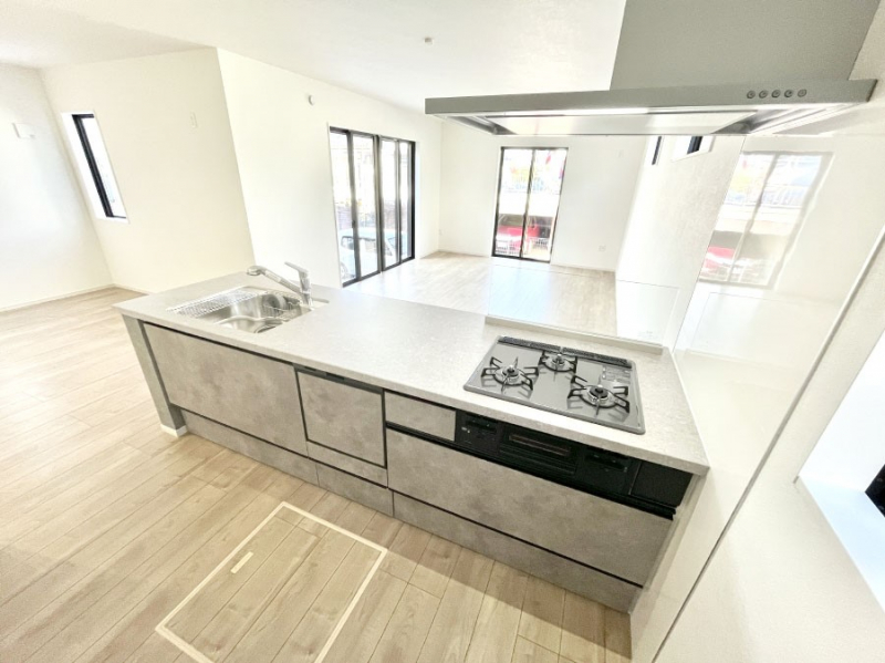 �L�b�`���@���������Ȃ���ł����Ƒ��Ƃ̉�b���y���߂�ΖʃL�b�`��