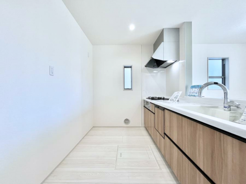 �L�b�`���@�u�₩�ȕ����ʂ蔲����L�b�`���B��������̂Ŗ��邭���C�ɂ��𗧂��܂��B