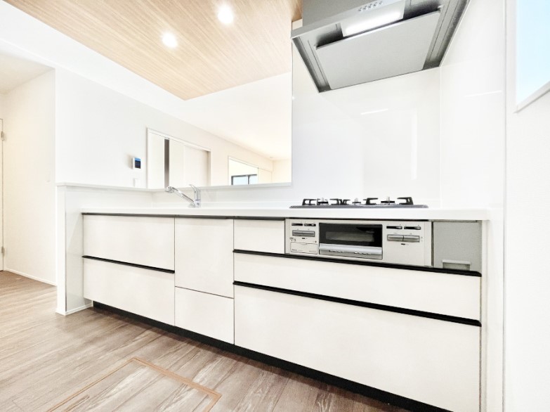 �L�b�`���@���r���O�ŗV�Ԃ��q�l�������Ȃ��炨�������ł���ΖʃL�b�`���B  