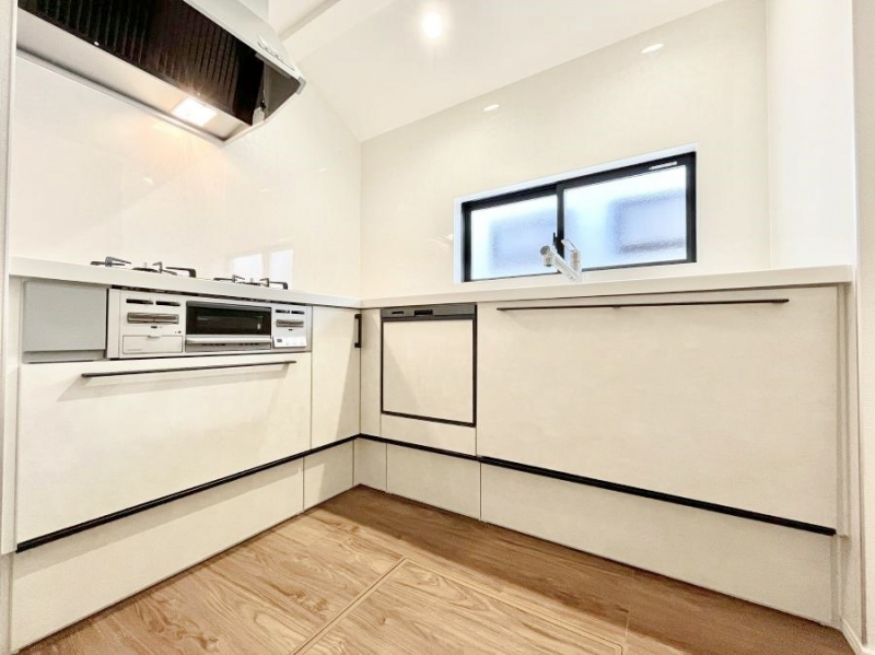 �L�b�`���@L���^���Ɨ�������X�y�[�X���L�X�Ǝg���܂��B�R���p�N�g�ɓ����Ă��������N���N�B