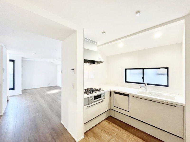 �L�b�`���@�u�₩�ȕ����ʂ蔲����L�b�`���B��������̂Ŗ��邭���C�ɂ��𗧂��܂��B