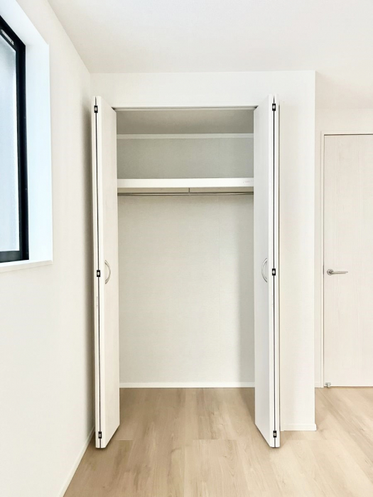 ���[�@�m���̃N���[�[�b�g�B���s��������̂Ō���̈ߗނ�����������܂�܂��B