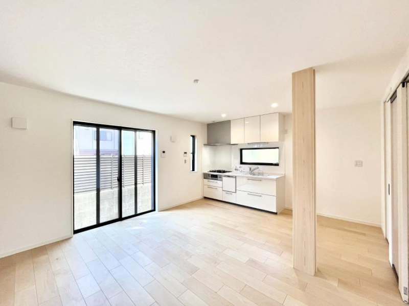 ���r���O�@���邢�z���������A�����̕��͋C�ɖ�������郊�r���O�E�_�C�j���O�B 