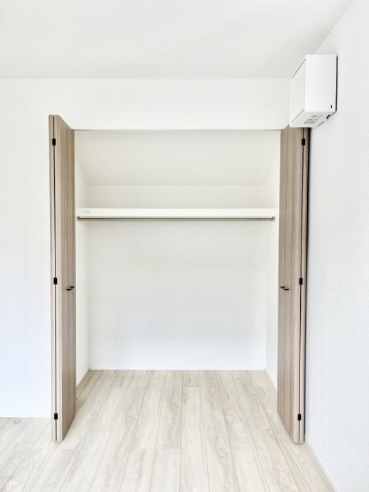 ���[�@�m���̃N���[�[�b�g�B���s��������̂Ō���̈ߗނ�����������܂�܂��B