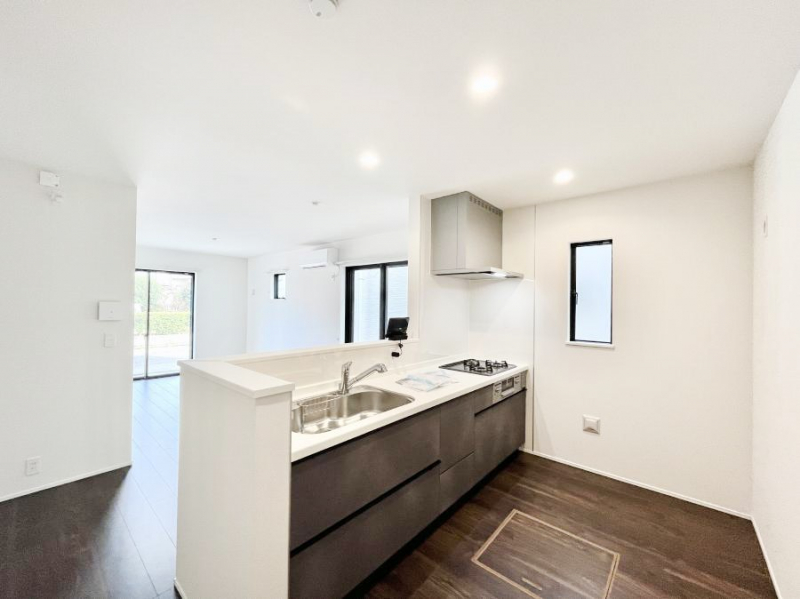 �L�b�`���@���r���O�ŗV�Ԃ��q�l�������Ȃ��炨�������ł���ΖʃL�b�`���B  