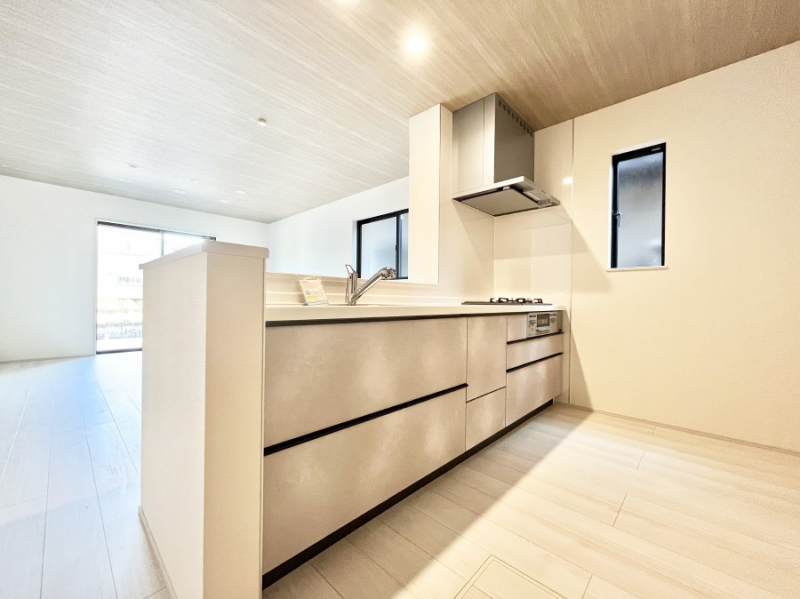 �L�b�`���@���������Ȃ���ł����Ƒ��Ƃ̉�b���y���߂�ΖʃL�b�`��