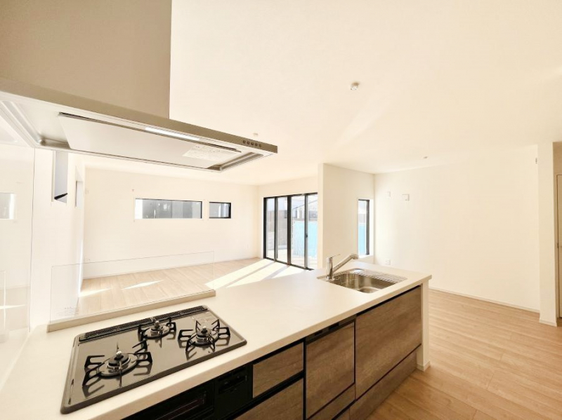 �L�b�`���@���r���O�ŗV�Ԃ��q�l�������Ȃ��炨�������ł���ΖʃL�b�`���B  