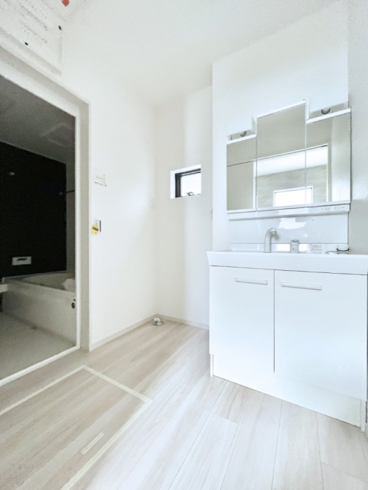 ̑@Ă̂ŎC̑ꏊłC\s܂B̐gxxCǂI